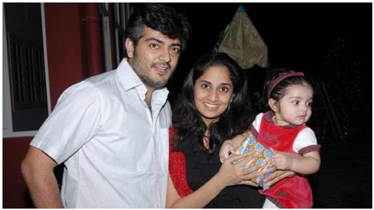 ’அடேங்கப்பா தல அஜித் மகளா இது?’...ஷாலினியின் தோளுக்கு மேல் வளர்ந்து நிற்கும் அனோஷ்கா... ’அடேங்கப்பா தல அஜித் மகளா இது?’...ஷாலினியின் தோளுக்கு மேல் வளர்ந்து நிற்கும் அனோஷ்கா...