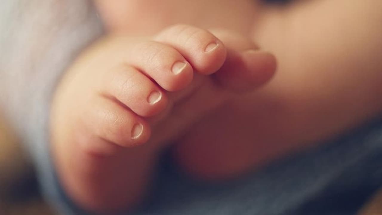 300 ഗ്രാം ഭാരവുമായി ജനിച്ച കുഞ്ഞ് പുതുജീവിതത്തിലേക്ക് 300 ഗ്രാം ഭാരവുമായി ജനിച്ച കുഞ്ഞ് പുതുജീവിതത്തിലേക്ക്