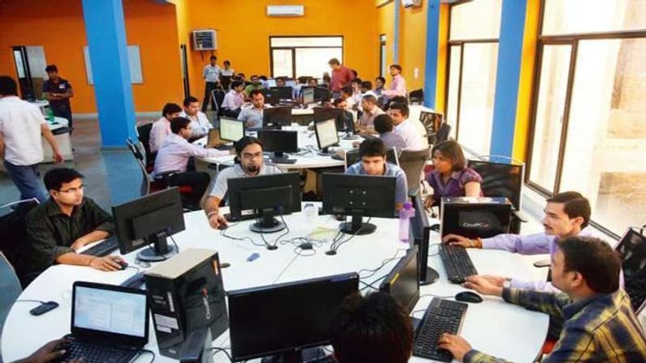 Russia Ukraine Crisis: ரஷ்யா உக்ரைன் போர்: இந்திய ஐ.டி. நிறுவனங்களுக்கு அடிக்கும் யோகம் Russia Ukraine Crisis: ரஷ்யா உக்ரைன் போர்: இந்திய ஐ.டி. நிறுவனங்களுக்கு அடிக்கும் யோகம்