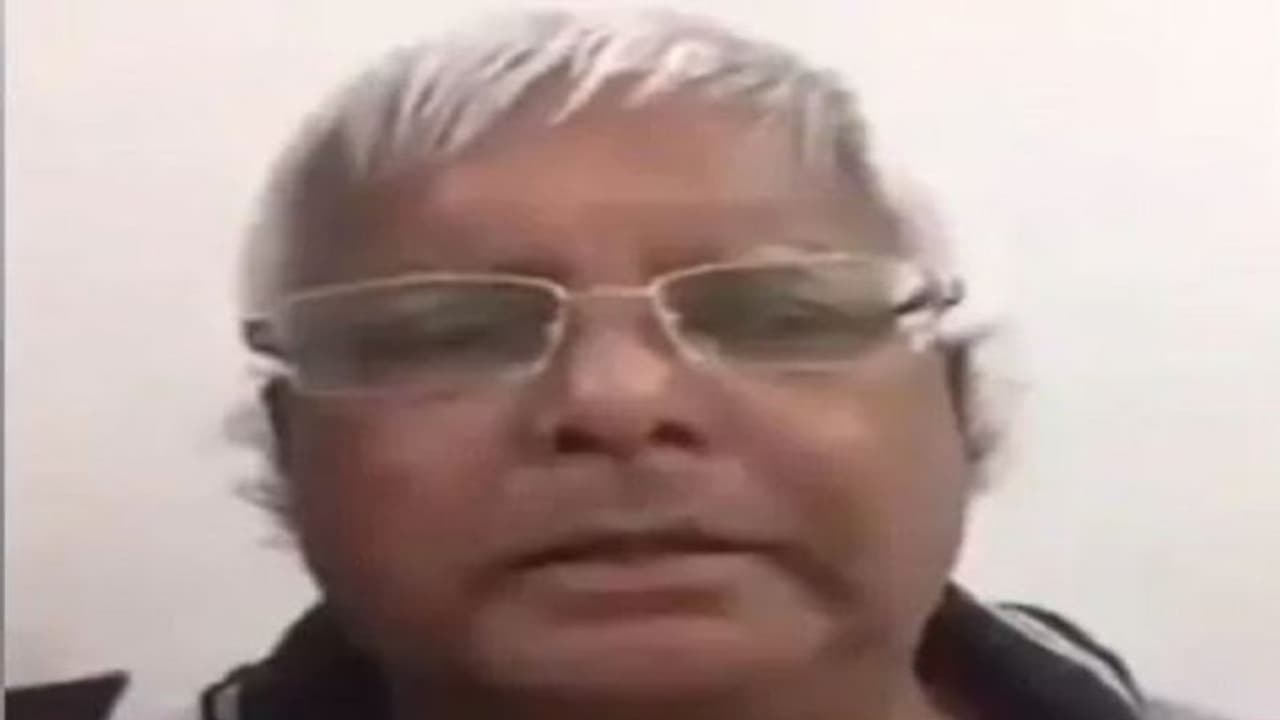 ಲಾಲೂ ಯಾದವ್ 'ಅಚ್ಛೇದಿನ್' ಲೇವಡಿಯ ಡಬ್ ಸ್ಮ್ಯಾಶ್ ವೈರಲ್! ಲಾಲೂ ಯಾದವ್ 'ಅಚ್ಛೇದಿನ್' ಲೇವಡಿಯ ಡಬ್ ಸ್ಮ್ಯಾಶ್ ವೈರಲ್!