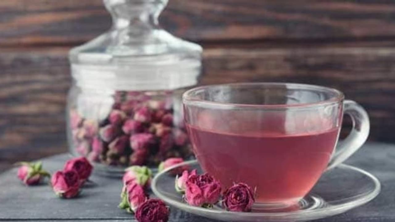 বিশেষ দিনেই নয়, নিজের সৌন্দর্য বাড়িয়ে তুলতে প্রতিদিন বাড়ি আনুন এক গোছা গোলাপ বিশেষ দিনেই নয়, নিজের সৌন্দর্য বাড়িয়ে তুলতে প্রতিদিন বাড়ি আনুন এক গোছা গোলাপ