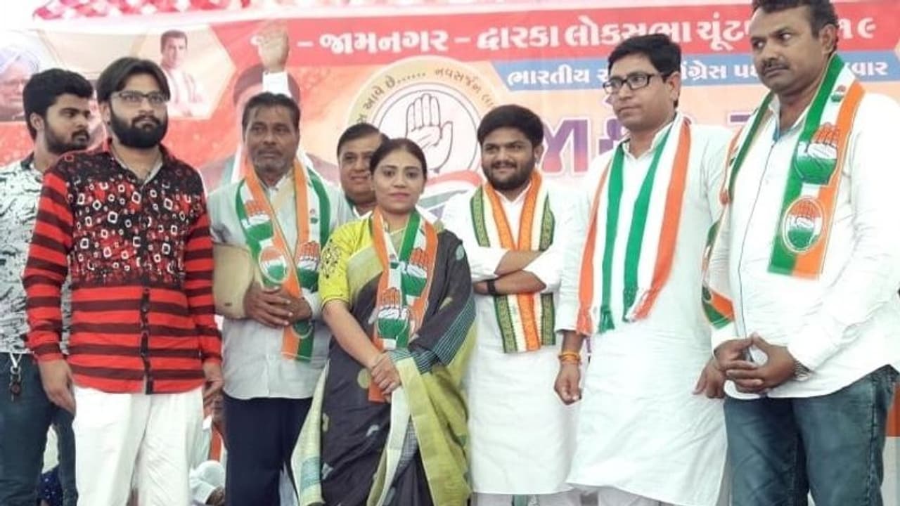 ಅಪ್ಪ ತಂಗಿ ಕಾಂಗ್ರೆಸ್, ಪತ್ನಿ ಬಿಜೆಪಿ ಇಕ್ಕಟ್ಟಿನಲ್ಲಿ ರವೀಂದ್ರ ಜಡೇಜಾ!