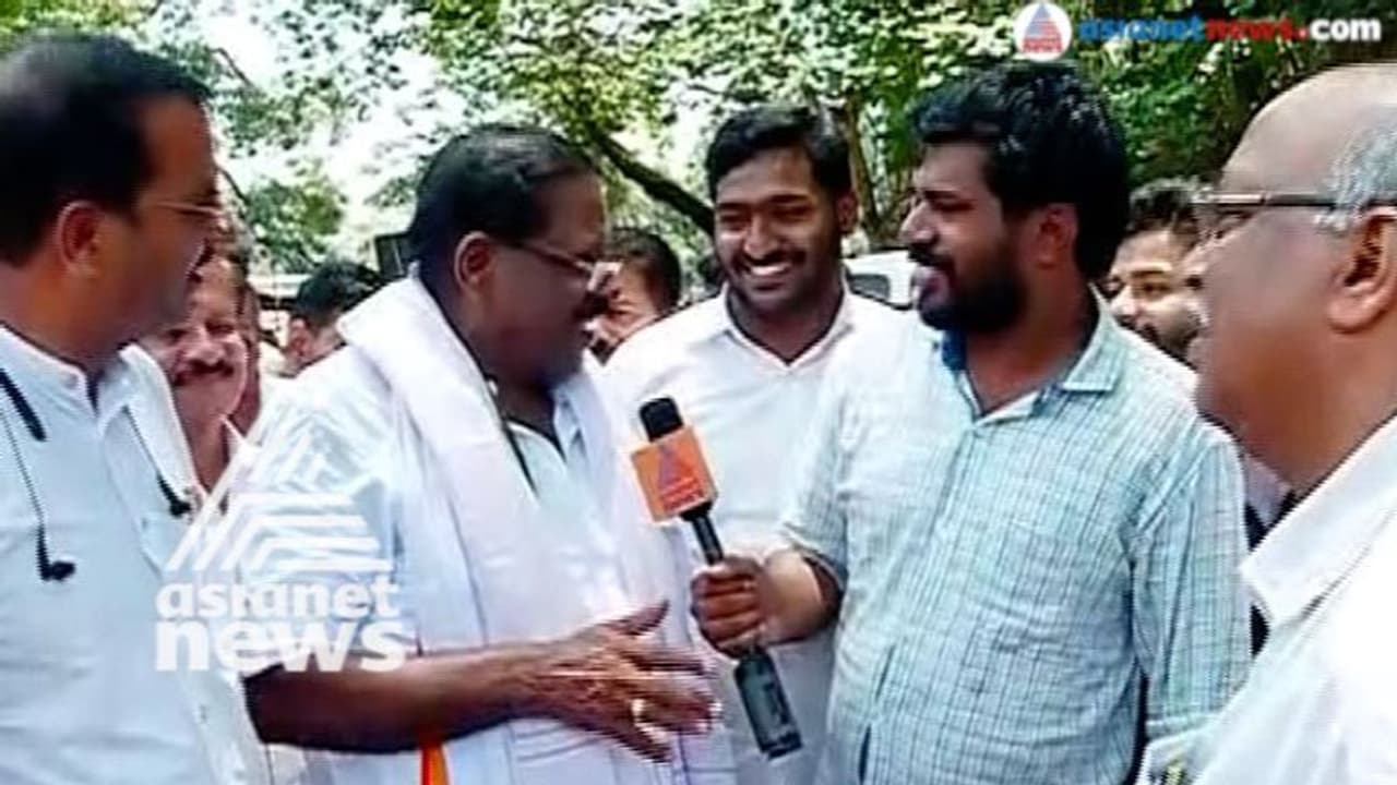 രാജ്മോഹൻ ഉണ്ണിത്താൻ നിരാഹാരം നിര്ത്തി: റോഡ് നന്നായില്ലെങ്കിൽ ഇനി അനിശ്ചിതകാല സമരം രാജ്മോഹൻ ഉണ്ണിത്താൻ നിരാഹാരം നിര്ത്തി: റോഡ് നന്നായില്ലെങ്കിൽ ഇനി അനിശ്ചിതകാല സമരം