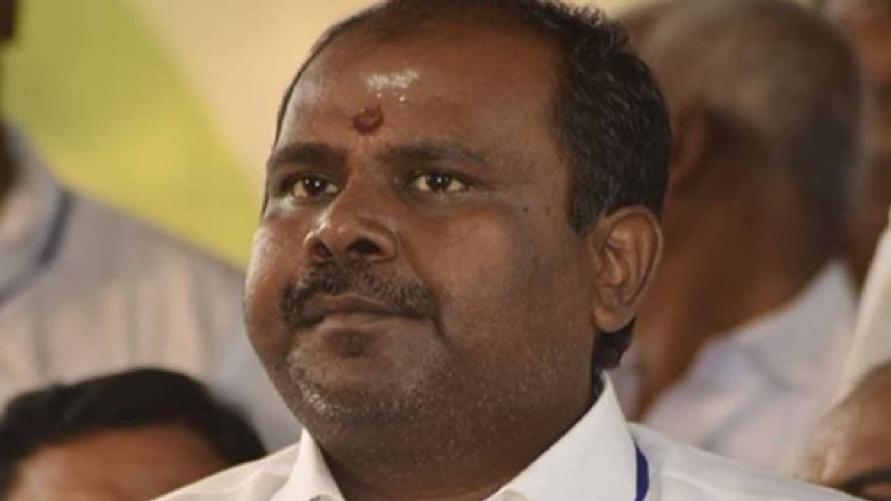 எடப்பாடியாருக்கு செங்கோல் சொந்தம்... ஸ்டாலினுக்கு செங்கல் சொந்தம்... தெறிக்கவிட்ட ஆர்.பி. உதயகுமார்..! எடப்பாடியாருக்கு செங்கோல் சொந்தம்... ஸ்டாலினுக்கு செங்கல் சொந்தம்... தெறிக்கவிட்ட ஆர்.பி. உதயகுமார்..!