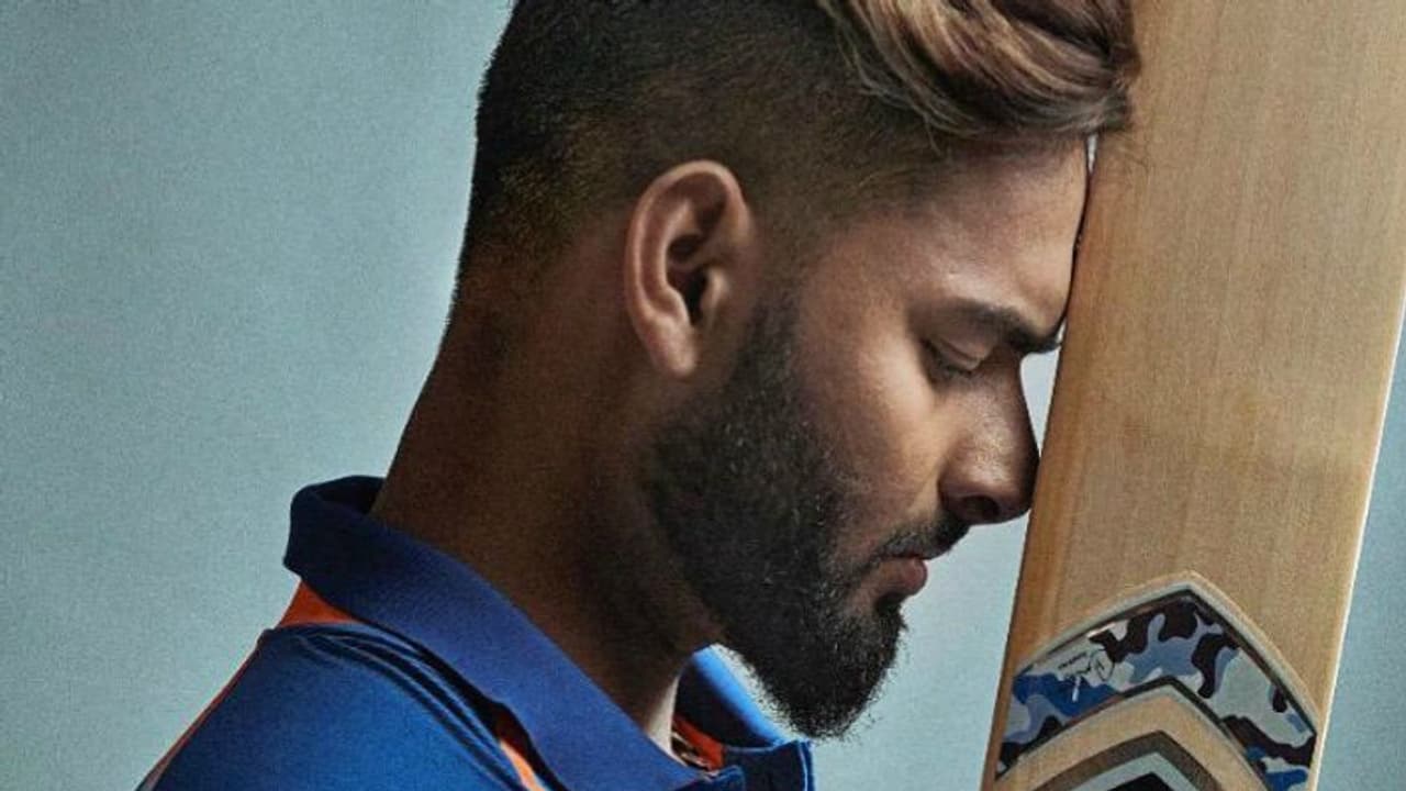 దక్కని చోటు: రిషబ్ పంత్ కు ఎమ్మెస్కే ప్రసాద్ ఓదార్పు దక్కని చోటు: రిషబ్ పంత్ కు ఎమ్మెస్కే ప్రసాద్ ఓదార్పు