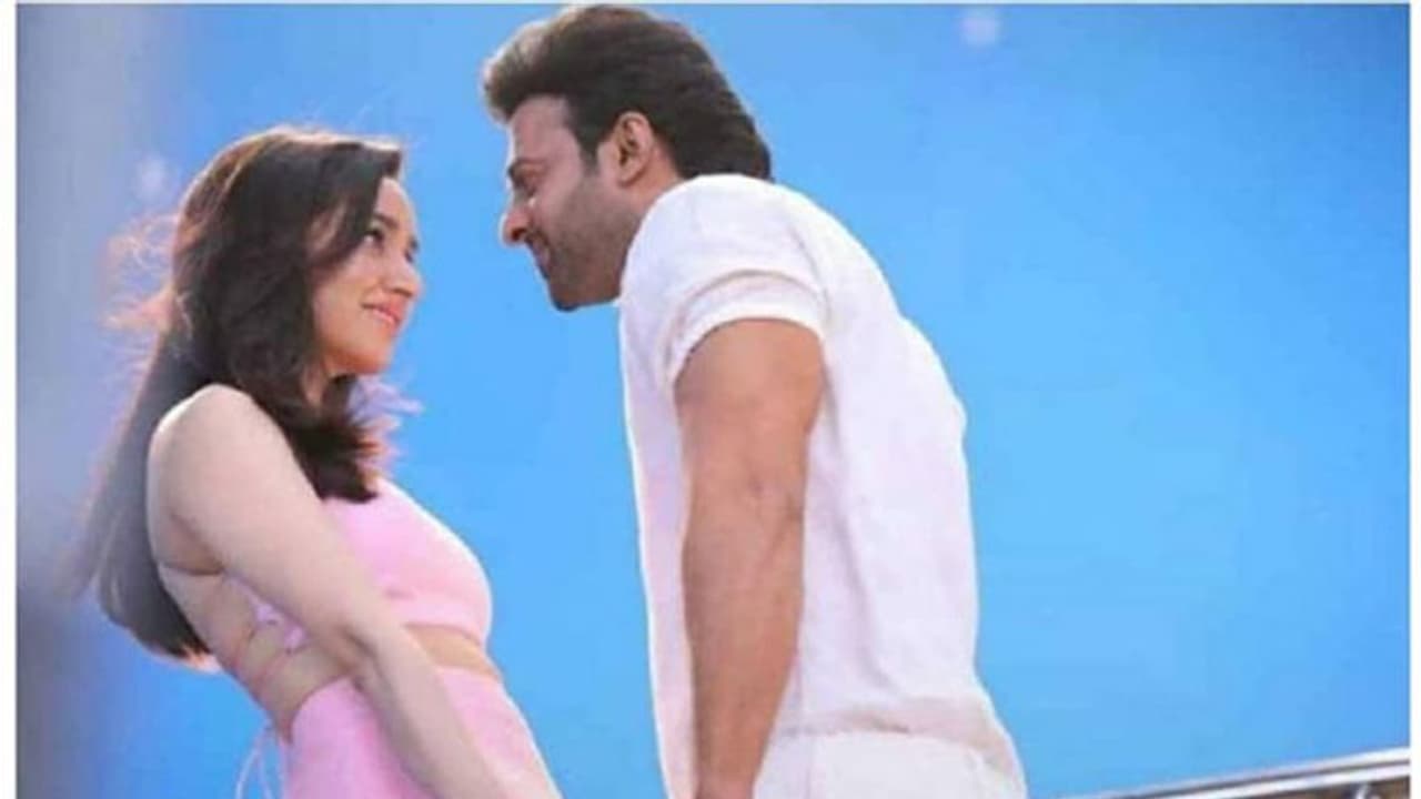 ఫోటో లీక్ : హీరోయిన్ తో ప్రభాస్ రొమాన్స్! ఫోటో లీక్ : హీరోయిన్ తో ప్రభాస్ రొమాన్స్!