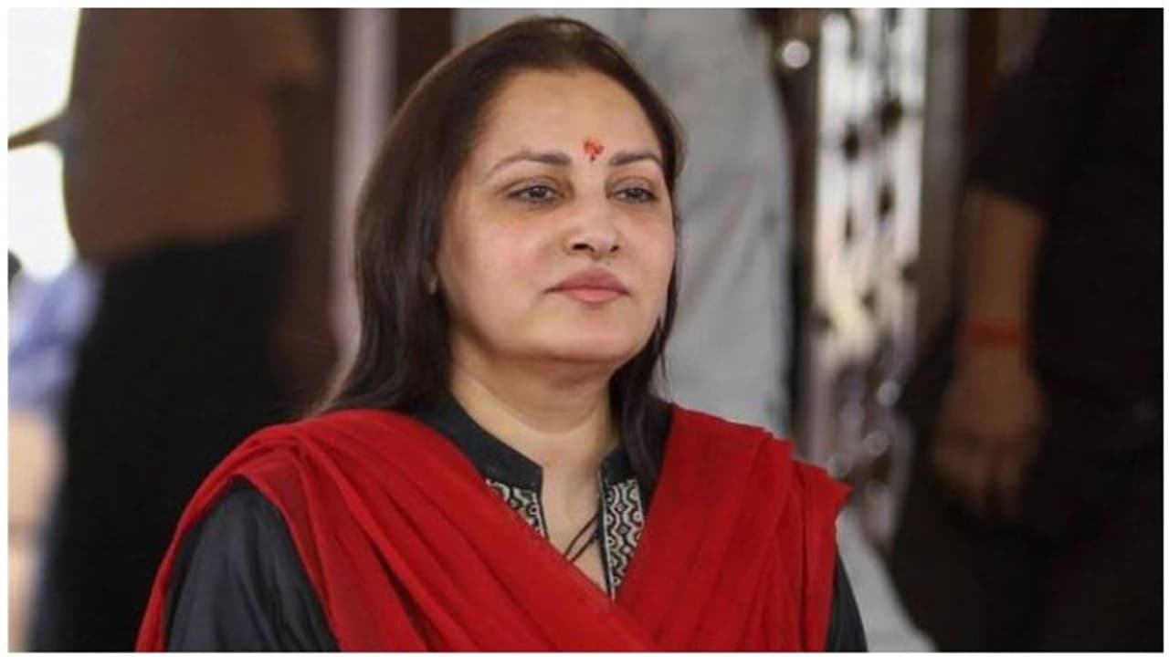 நடிகை ஜெயபிரதாவின் உள்ளாடை குறித்து பொதுக்கூட்டத்தில் கொச்சையாகப் பேசிய வேட்பாளர்... நடிகை ஜெயபிரதாவின் உள்ளாடை குறித்து பொதுக்கூட்டத்தில் கொச்சையாகப் பேசிய வேட்பாளர்...