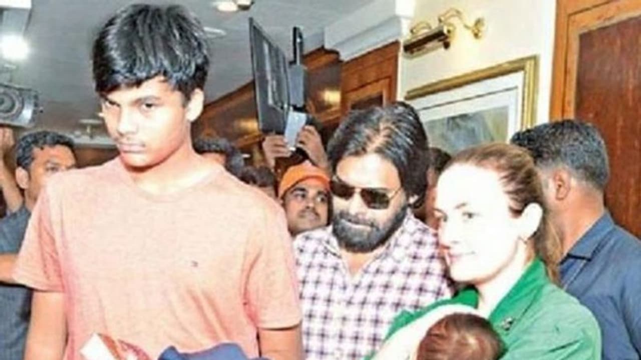 పవన్ గురించి అకిరా చెప్పింది నిజం కాదా..? పవన్ గురించి అకిరా చెప్పింది నిజం కాదా..?