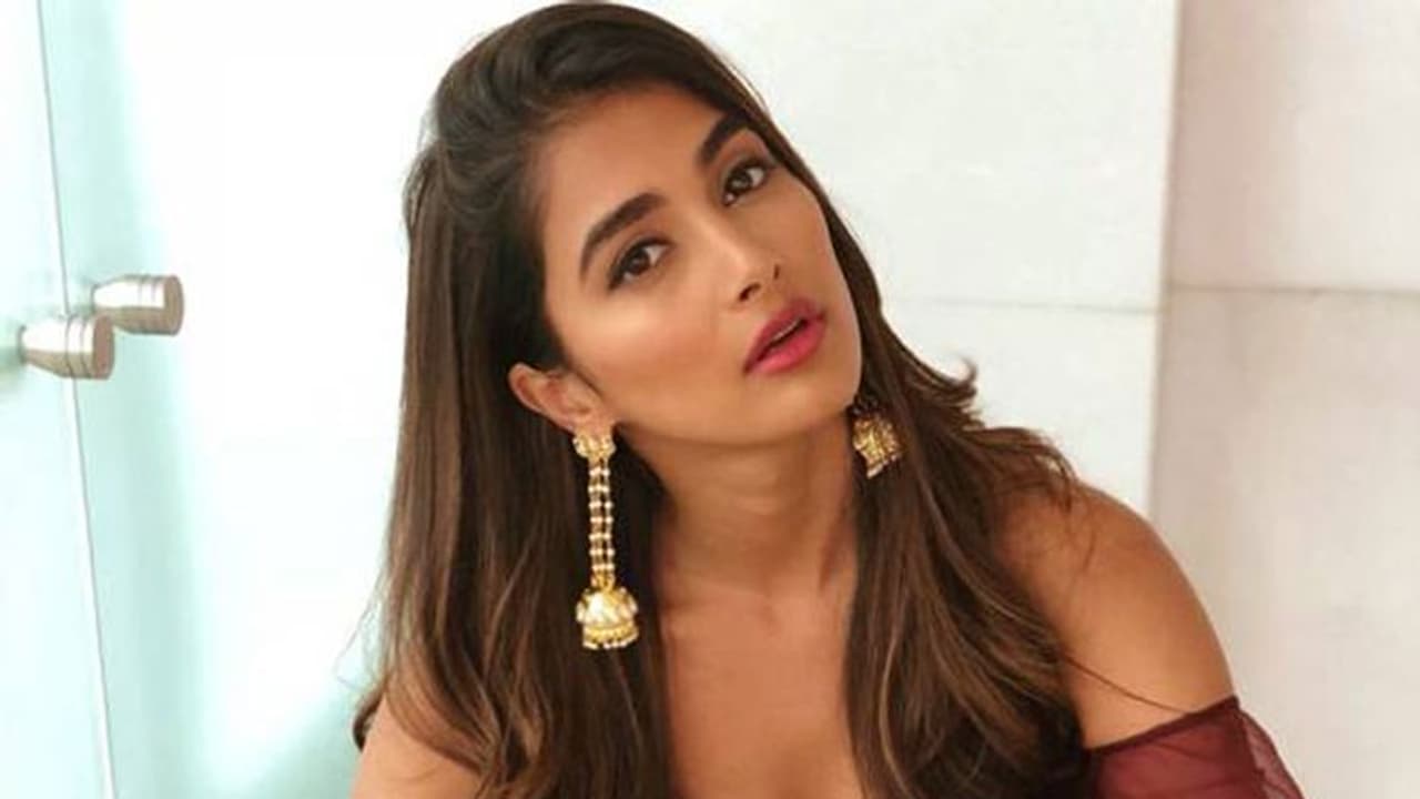 పూజాహెగ్డే పాట పాడడానికి రెడీ! పూజాహెగ్డే పాట పాడడానికి రెడీ!