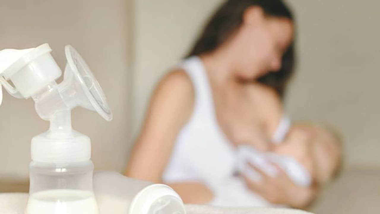 பாலூட்டும் தாய்மார்கள் கொரோனா தடுப்பூசி போட்டுக்கொள்ளலாமா?... மருத்துவ ஆராய்ச்சி கவுன்சில் நிபுணர் விளக்கம்!