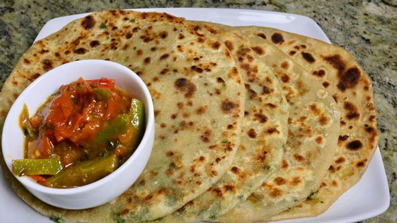 ನೆರೆ ಸಂತ್ರಸ್ತರಿಗೆ ನೆರವು: 4000 ಚಪಾತಿ ತಯಾರಿ