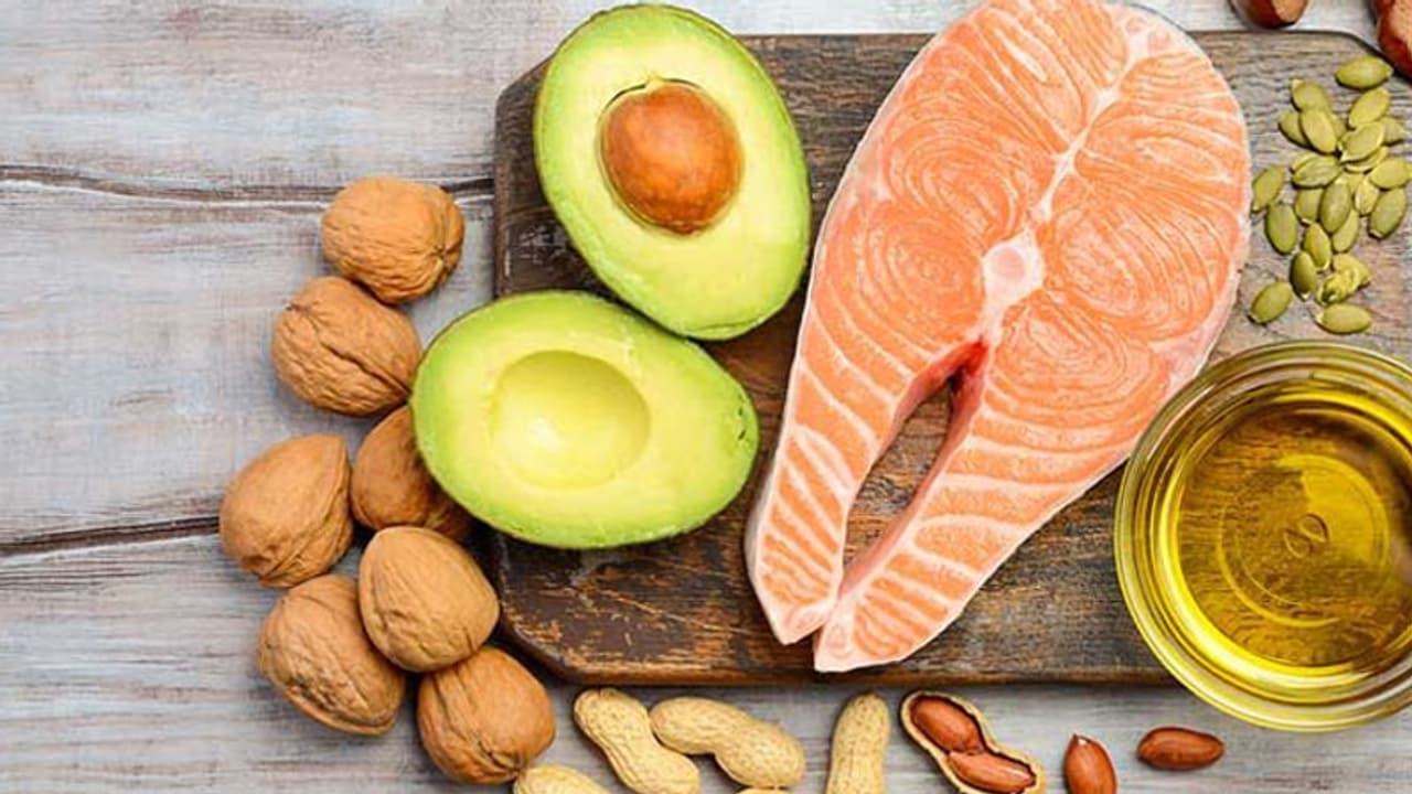 കൊളസ്ട്രോൾ കുറയ്ക്കാൻ സഹായിക്കുന്ന നാല് മികച്ച ഭക്ഷണങ്ങൾ കൊളസ്ട്രോൾ കുറയ്ക്കാൻ സഹായിക്കുന്ന നാല് മികച്ച ഭക്ഷണങ്ങൾ