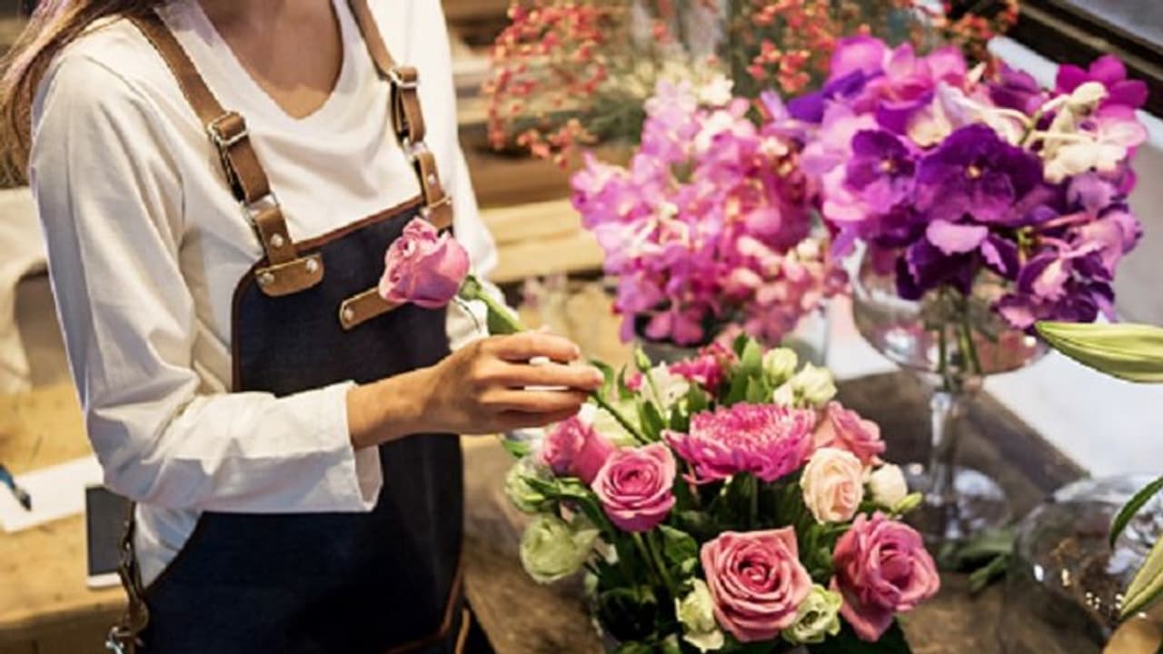 ಕೆಂಪು ಕೆಂಪು ಕೆಂಗುಲಾಬಿ, ನನ್ನ ಪ್ರೇಯಸಿ... ಕೆಂಪು ಕೆಂಪು ಕೆಂಗುಲಾಬಿ, ನನ್ನ ಪ್ರೇಯಸಿ...