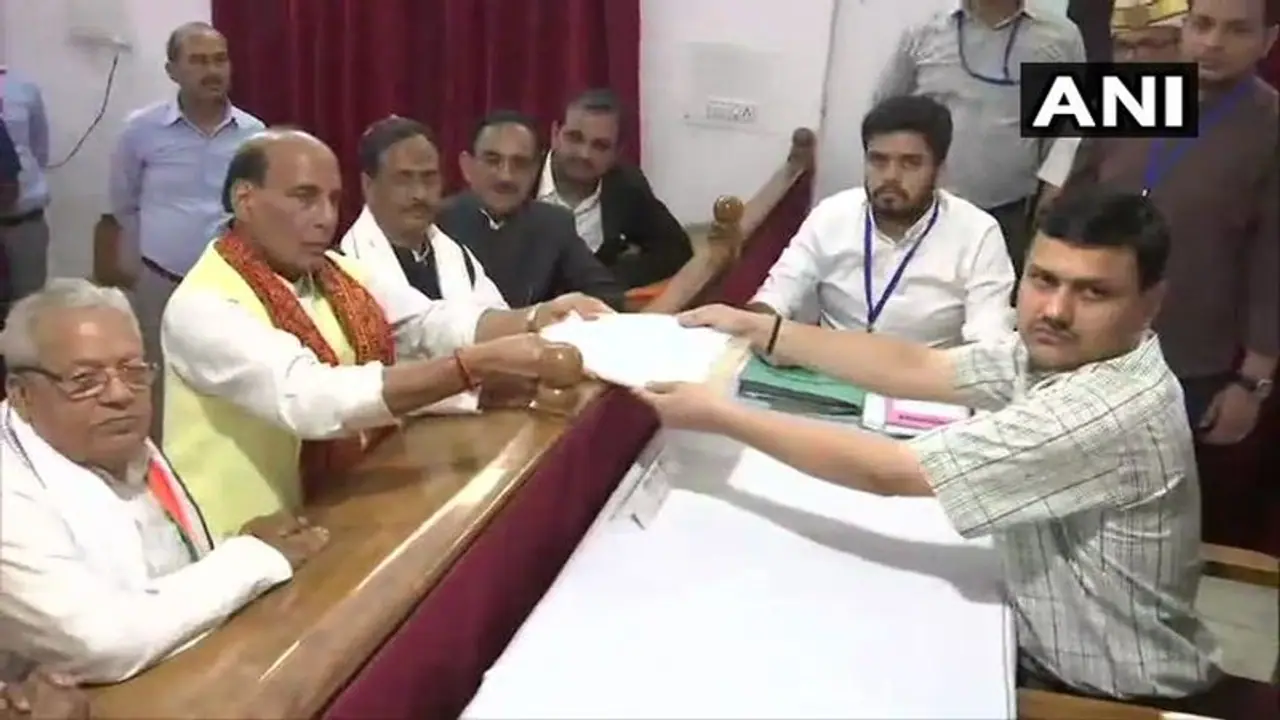 ರಾಜನಾಥ್ ಎದುರಾಳಿ ಯಾರು ಗೊತ್ತಾಗಿಲ್ಲ: ಲಕ್ನೋದಿಂದ ನಾಮಪತ್ರ ಸಲ್ಲಿಸಿದ ಗೃಹ ಸಚಿವ! ರಾಜನಾಥ್ ಎದುರಾಳಿ ಯಾರು ಗೊತ್ತಾಗಿಲ್ಲ: ಲಕ್ನೋದಿಂದ ನಾಮಪತ್ರ ಸಲ್ಲಿಸಿದ ಗೃಹ ಸಚಿವ!