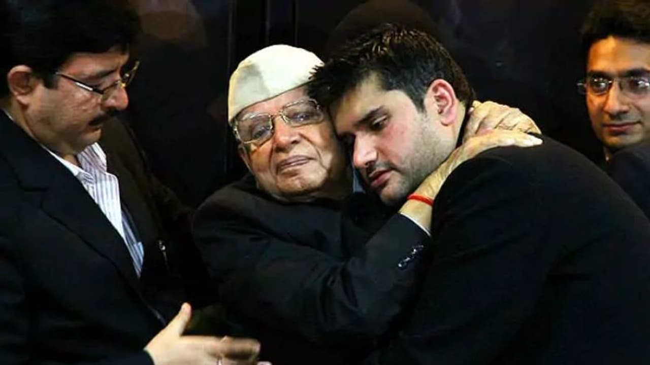 రోహిత్ తివారి హత్య.. భార్య అపూర్వపై అనుమానాలు రోహిత్ తివారి హత్య.. భార్య అపూర్వపై అనుమానాలు