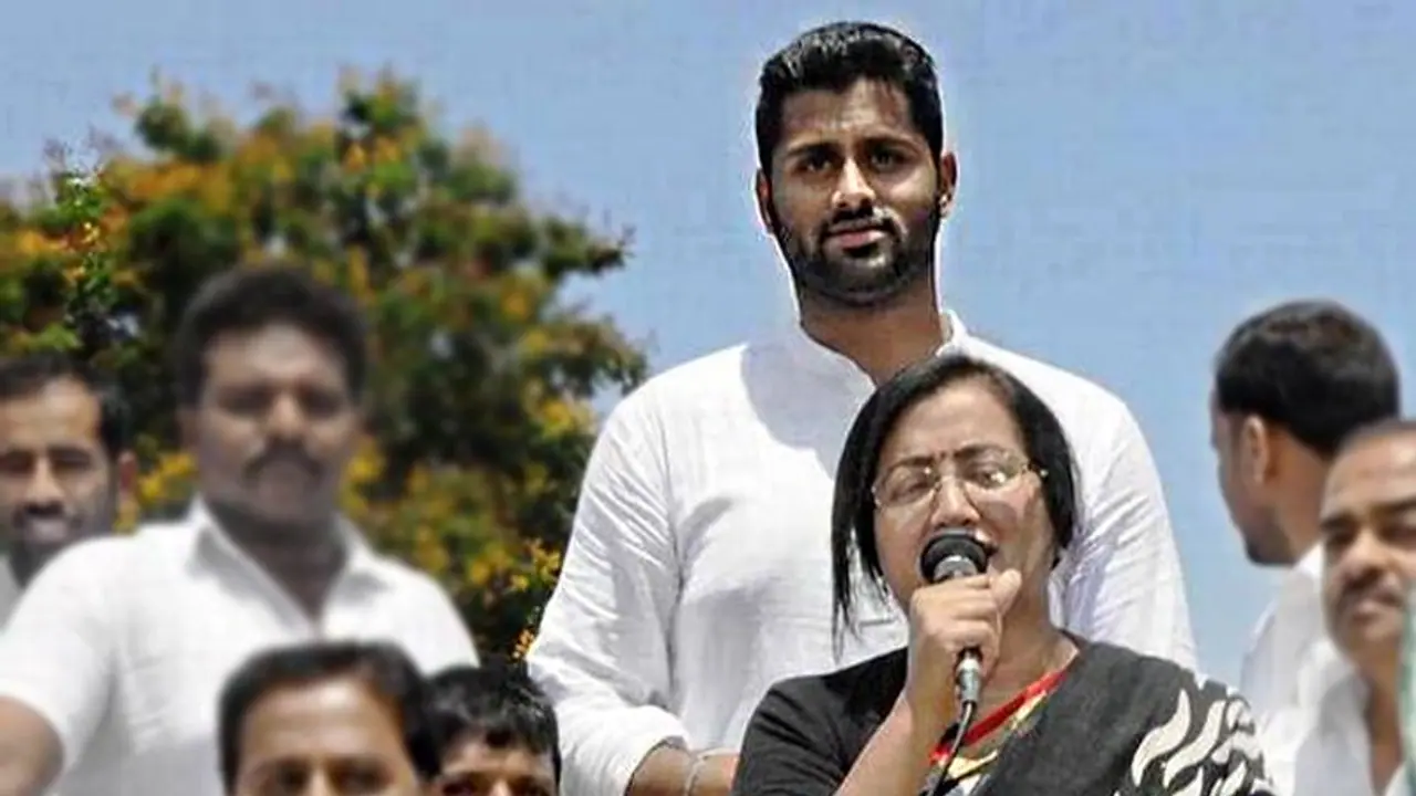 'ಮಂಡ್ಯಕ್ಕೆ ಅಂಬಿ ಕೊಂಡೊಯ್ಯಬೇಕಂದಿದ್ದು ನಾನು, ತಂದೆ ಮೇಲಾಣೆಗೂ ಇದು ಸತ್ಯ' 'ಮಂಡ್ಯಕ್ಕೆ ಅಂಬಿ ಕೊಂಡೊಯ್ಯಬೇಕಂದಿದ್ದು ನಾನು, ತಂದೆ ಮೇಲಾಣೆಗೂ ಇದು ಸತ್ಯ'