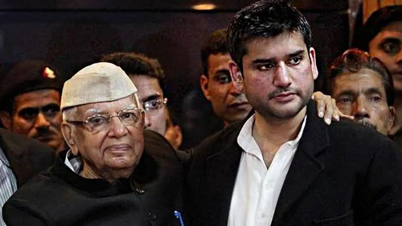 तकिए से मुंह दबाने से गई एनडी तिवारी के बेटे रोहित शेखर की जान, केस दर्ज