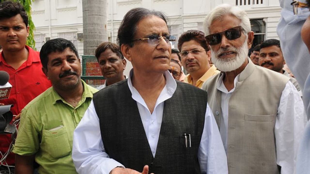 जमीन माफिया घोषित किए गए आजम खान, सरकारी भू माफिया पोर्टल में नाम हुआ शामिल जमीन माफिया घोषित किए गए आजम खान, सरकारी भू माफिया पोर्टल में नाम हुआ शामिल