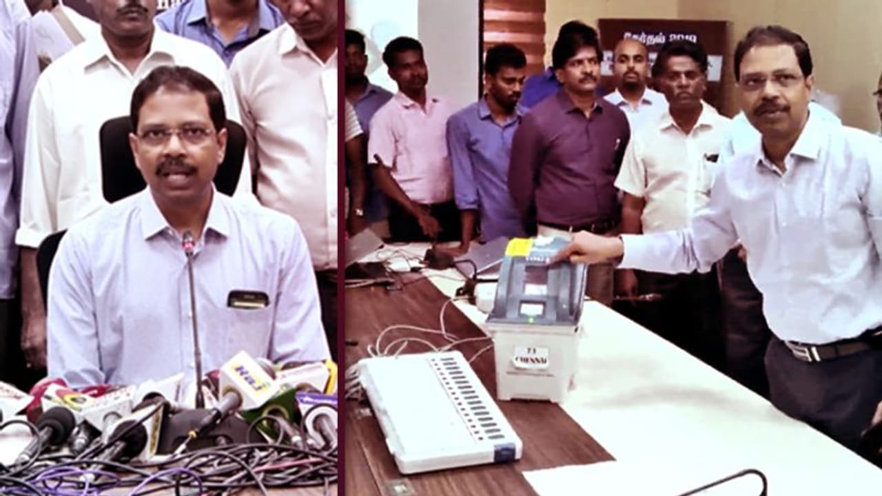 தமிழக அரசியல் கட்சிகளுடன் திடீர் ஆலோசனை.. அழைப்பு விடுத்த தேர்தல் ஆணையம் காரணம் என்ன தெரியுமா.? தமிழக அரசியல் கட்சிகளுடன் திடீர் ஆலோசனை.. அழைப்பு விடுத்த தேர்தல் ஆணையம் காரணம் என்ன தெரியுமா.?