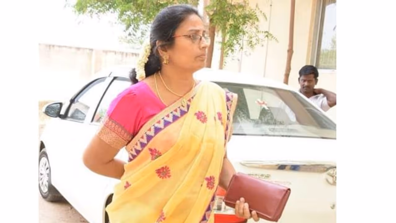 மனநலம் பாதிக்கப்பட்ட நிர்மலா தேவி... மருத்துவமனையில் அனுமதி..! மனநலம் பாதிக்கப்பட்ட நிர்மலா தேவி... மருத்துவமனையில் அனுமதி..!