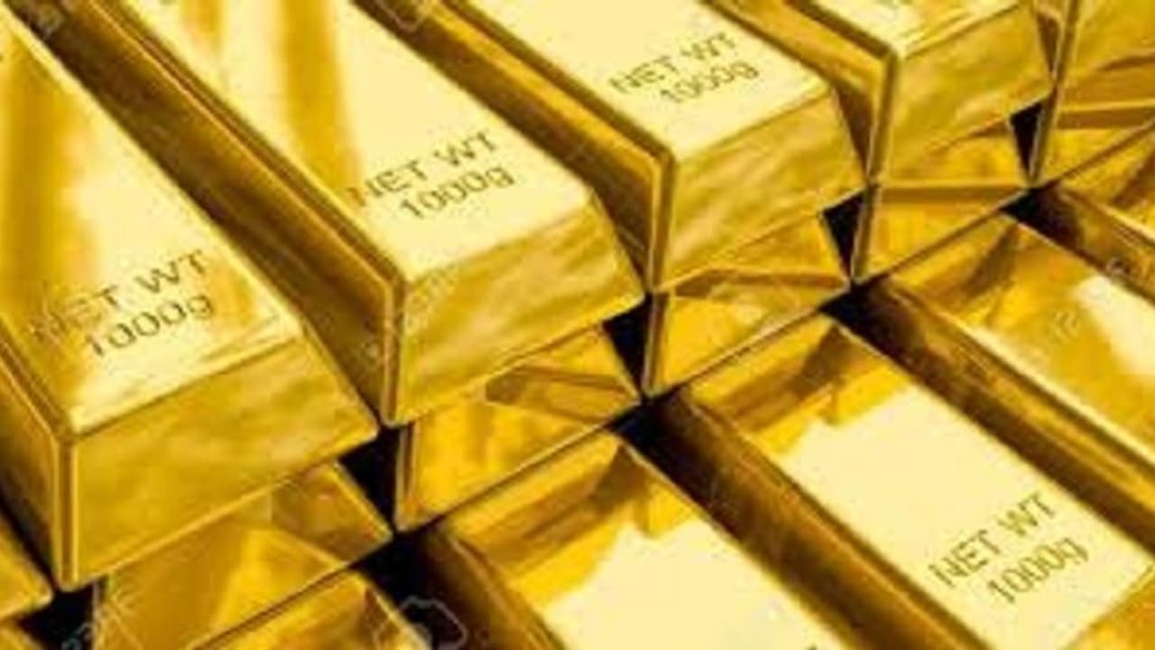 സ്വര്ണ കടത്ത്: സ്വര്ണം കൊണ്ടുവന്നത് മലപ്പുറം സ്വദേശിക്ക് വേണ്ടി; പ്രതി ഒളിവിൽ സ്വര്ണ കടത്ത്: സ്വര്ണം കൊണ്ടുവന്നത് മലപ്പുറം സ്വദേശിക്ക് വേണ്ടി; പ്രതി ഒളിവിൽ