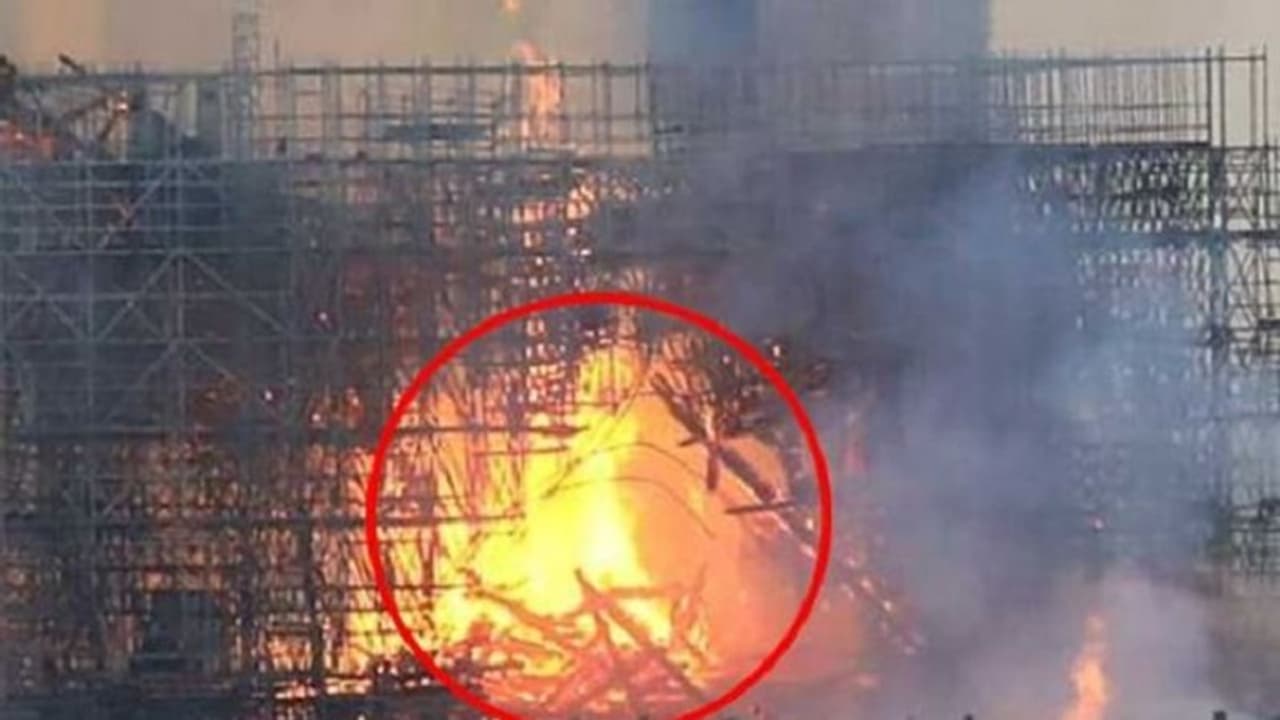 ನೋಟ್ರೆ ಡೇಮ್ ಕ್ಯಾಥೆಡ್ರಲ್ ದುರಂತ: ಬೆಂಕಿಯ ಕೆನ್ನಾಲಿಗೆಯಲ್ಲಿ ಏಸು ಕ್ರಿಸ್ತ? ನೋಟ್ರೆ ಡೇಮ್ ಕ್ಯಾಥೆಡ್ರಲ್ ದುರಂತ: ಬೆಂಕಿಯ ಕೆನ್ನಾಲಿಗೆಯಲ್ಲಿ ಏಸು ಕ್ರಿಸ್ತ?