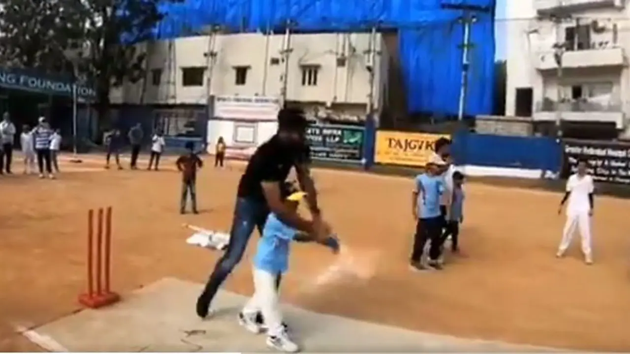 ಮಕ್ಕಳೊಂದಿಗೆ ಗಲ್ಲಿ ಕ್ರಿಕೆಟ್ ಆಡಿದ ಐಪಿಎಲ್ ಸ್ಟಾರ್ಸ್!