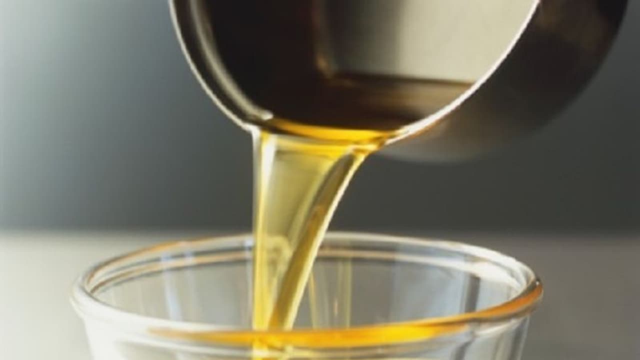 ಸ್ಕಿನ್ ಗ್ಲೋ ಆಗಲು ದೇಸೀ ತುಪ್ಪವೆಂಬ ಮನೆ ಮದ್ದು.... ಸ್ಕಿನ್ ಗ್ಲೋ ಆಗಲು ದೇಸೀ ತುಪ್ಪವೆಂಬ ಮನೆ ಮದ್ದು....