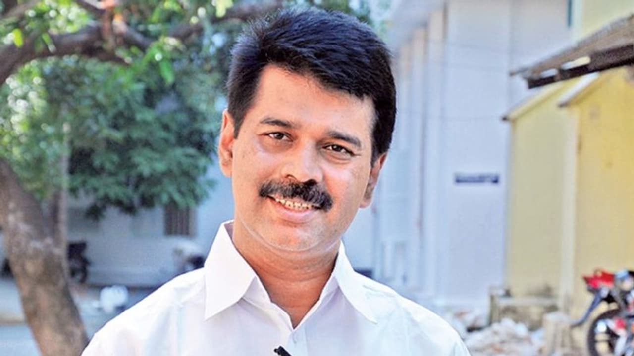 'എന്റെ അമ്മയും ഭാര്യയും പെങ്ങളും സ്ത്രീകളാണ്'; ഫേസ്ബുക്ക് പോസ്റ്റുമായി ജോയിസ് ജോര്ജ് 'എന്റെ അമ്മയും ഭാര്യയും പെങ്ങളും സ്ത്രീകളാണ്'; ഫേസ്ബുക്ക് പോസ്റ്റുമായി ജോയിസ് ജോര്ജ്