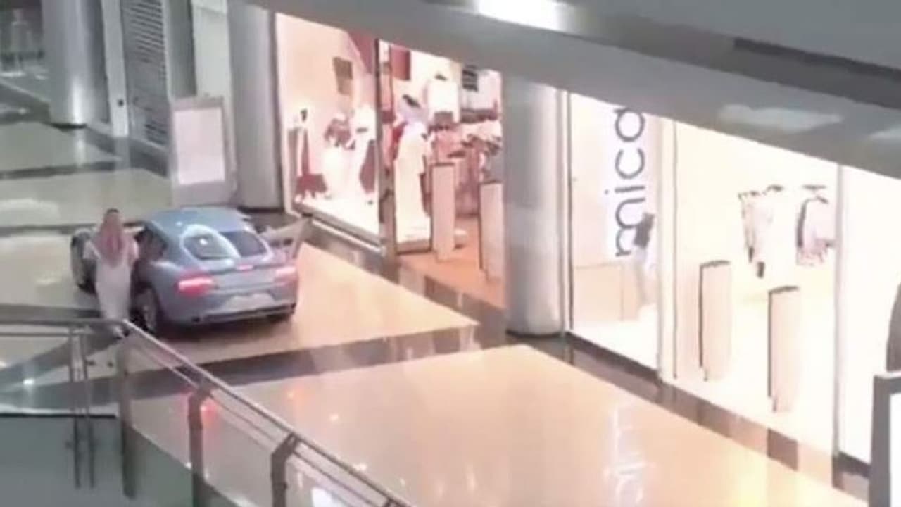 മാള് മുഴുവന് വാടകയ്ക്ക് എടുത്ത് കാറില് കറങ്ങി സൗദി പൗരന്റെ ഷോപ്പിങ് മാള് മുഴുവന് വാടകയ്ക്ക് എടുത്ത് കാറില് കറങ്ങി സൗദി പൗരന്റെ ഷോപ്പിങ്
