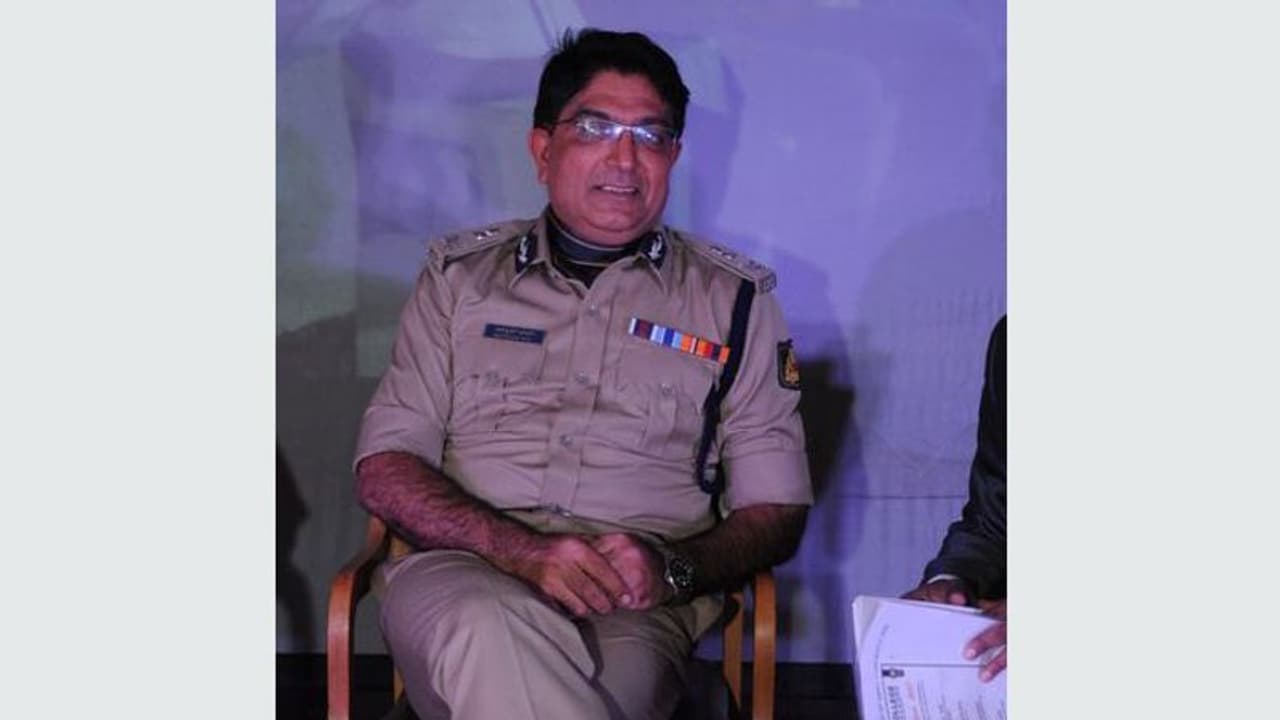 ಪೊಲೀಸ್ ಮಹಾ ನಿರ್ದೇಶಕರ ಟ್ವೀಟ್ ವಿವಾದ ಪೊಲೀಸ್ ಮಹಾ ನಿರ್ದೇಶಕರ ಟ್ವೀಟ್ ವಿವಾದ