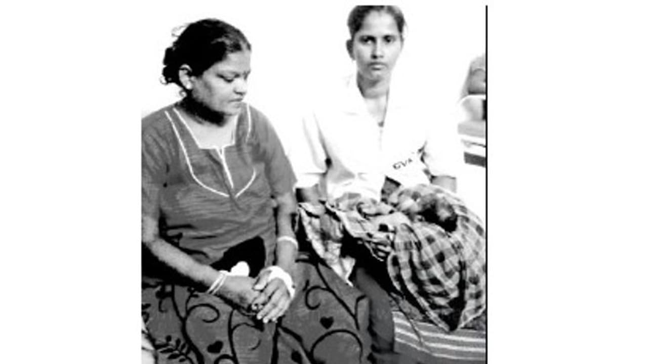 ஓட்டுப்போட சென்ற இடத்தில் பெண்ணுக்கு பிரசவம்... வாக்குச்சாவடியில் நடந்த பரபரப்பு!! ஓட்டுப்போட சென்ற இடத்தில் பெண்ணுக்கு பிரசவம்... வாக்குச்சாவடியில் நடந்த பரபரப்பு!!