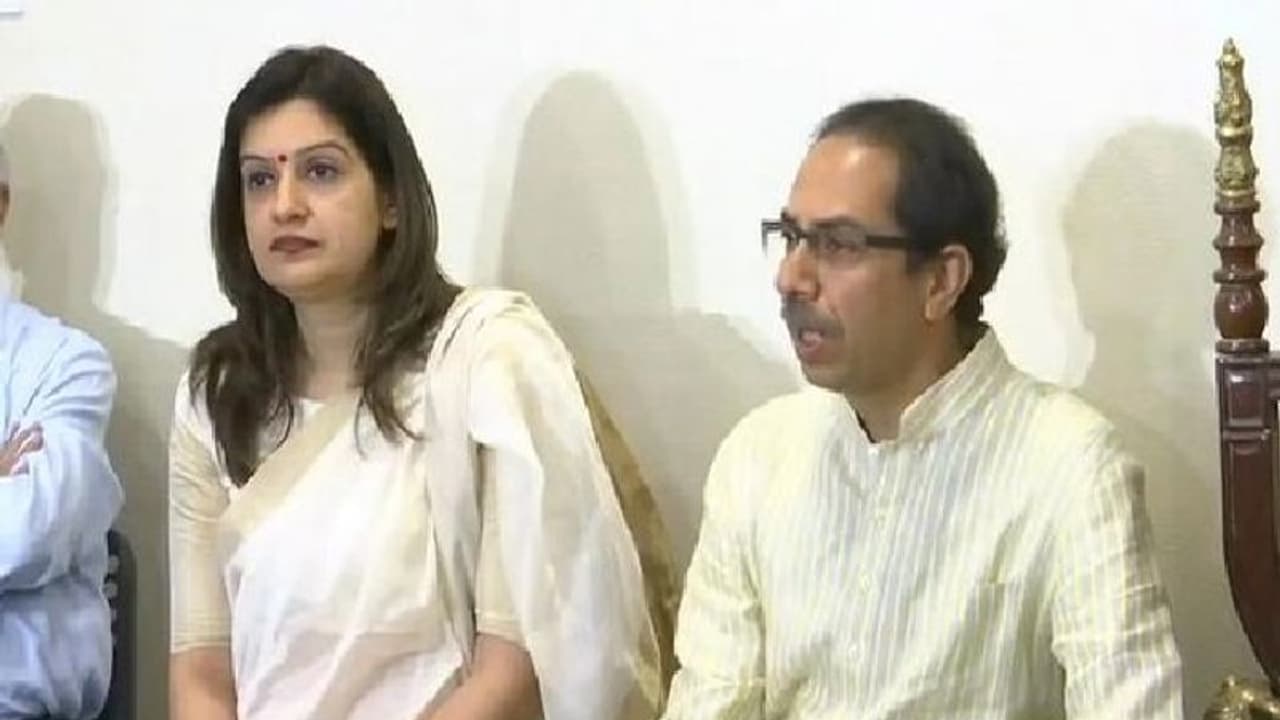 ಶಿವ ಸೇನೆ ಸೇರಿದ ಕಾಂಗ್ರೆಸ್ ಪ್ರಮುಖ ನಾಯಕಿ