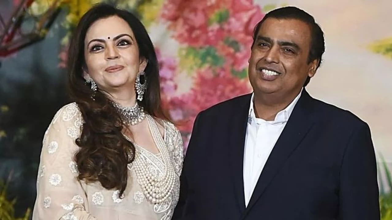 Bus rides, missed calls and more: Nita, Mukesh Ambani share their interesting love story Bus rides, missed calls and more: Nita, Mukesh Ambani share their interesting love story