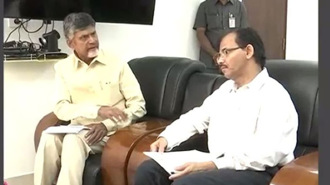 చంద్రబాబుకు సీఈవో మరో షాక్: నిఘా సమాచారమూ బంద్