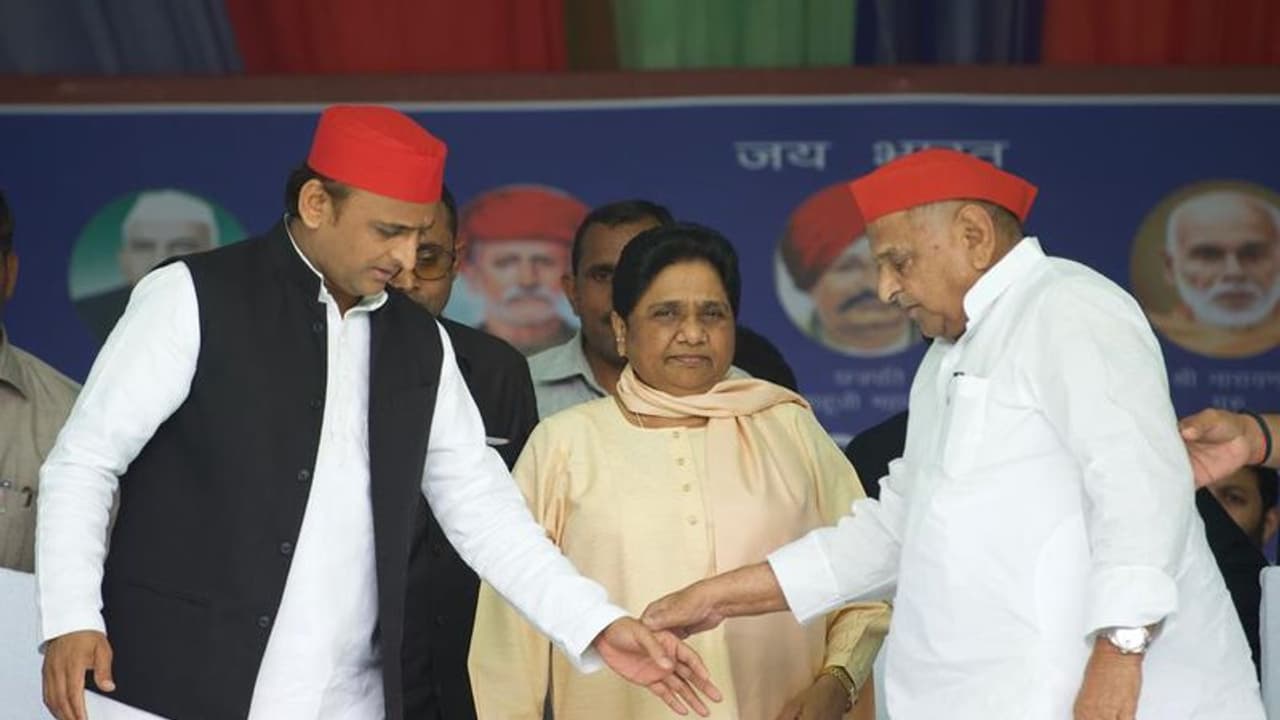 मायावती ने मुलायम के लिए मांगे वोट, पीएम मोदी पर दिया विवादित बयान