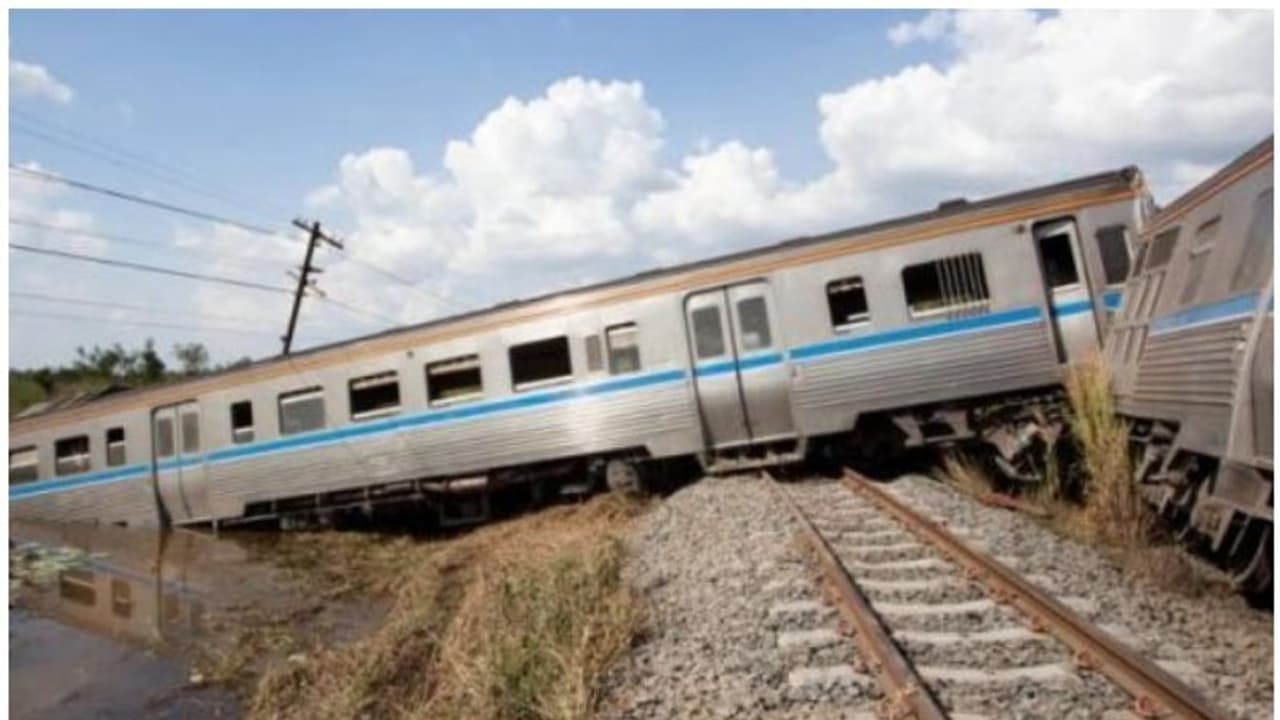 ഉത്തര്പ്രദേശില് ട്രെയിന് പാളം തെറ്റി അപകടം; രക്ഷാപ്രവര്ത്തനം പുരോഗമിക്കുന്നു ഉത്തര്പ്രദേശില് ട്രെയിന് പാളം തെറ്റി അപകടം; രക്ഷാപ്രവര്ത്തനം പുരോഗമിക്കുന്നു