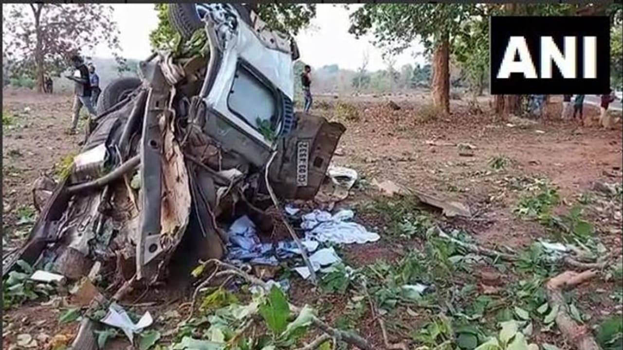 ছত্তিশগড়ে বিজেপির কনভয়ে মাওবাদি হামলা! তীব্র বিস্ফোরণে ছিন্ন ভিন্ন বিধায়কের দেহ ছত্তিশগড়ে বিজেপির কনভয়ে মাওবাদি হামলা! তীব্র বিস্ফোরণে ছিন্ন ভিন্ন বিধায়কের দেহ