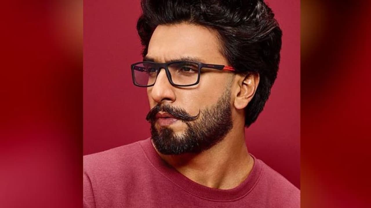 রণবীরের বিপরীতে নতুন নায়িকা! তাঁর রূপে ইতিমধ্যেই কূপোকাত অনেকেই রণবীরের বিপরীতে নতুন নায়িকা! তাঁর রূপে ইতিমধ্যেই কূপোকাত অনেকেই