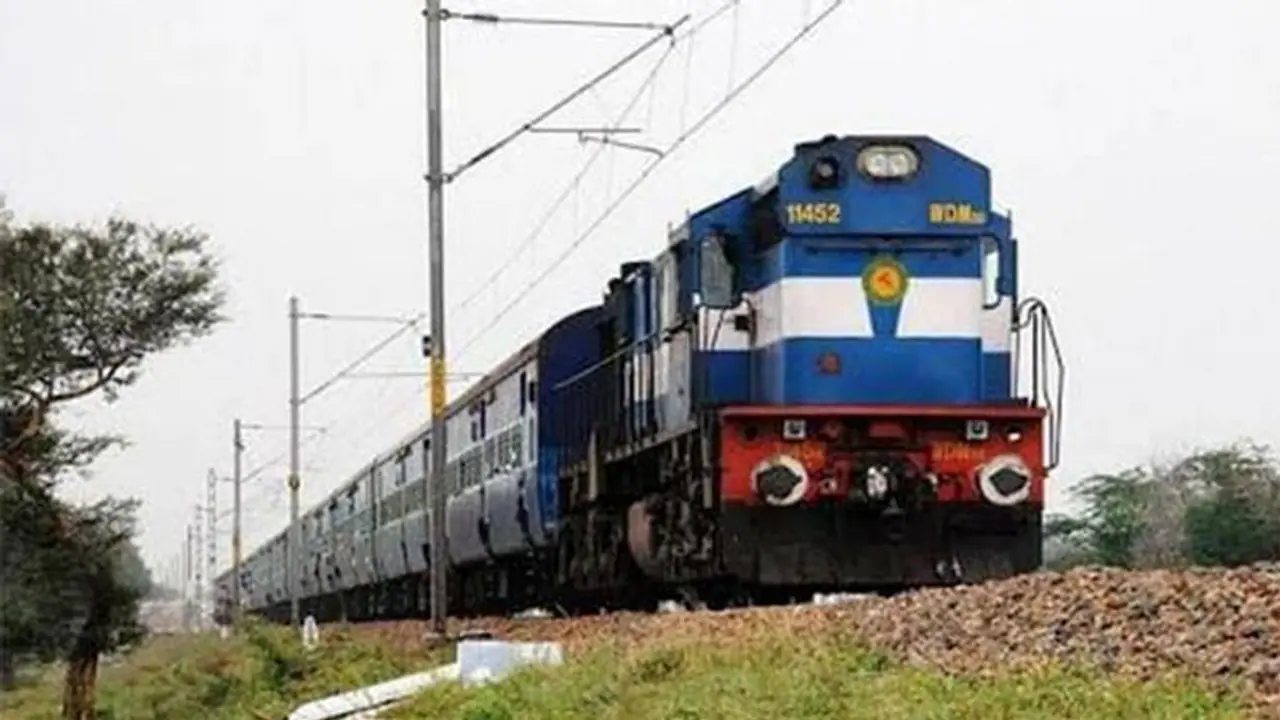 എമര്ജന്സി ബ്രേക്കിട്ടു, ട്രെയിനിന്റെ ബോഗികൾ വേർപെട്ടു എമര്ജന്സി ബ്രേക്കിട്ടു, ട്രെയിനിന്റെ ബോഗികൾ വേർപെട്ടു