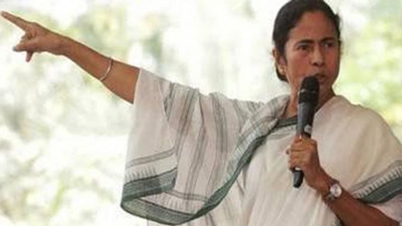 বাংলাদেশের সীমান্তের কাছে মমতার হেলিকপ্টার পথ হারাল বাংলাদেশের সীমান্তের কাছে মমতার হেলিকপ্টার পথ হারাল