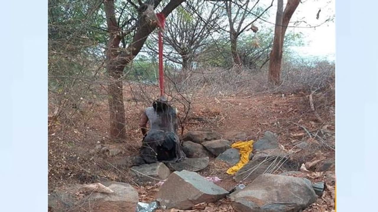 రాయచూరులో విద్యార్థినిపై అత్యాచారం, హత్య... ఓ నిందితుడి అరెస్ట్ రాయచూరులో విద్యార్థినిపై అత్యాచారం, హత్య... ఓ నిందితుడి అరెస్ట్