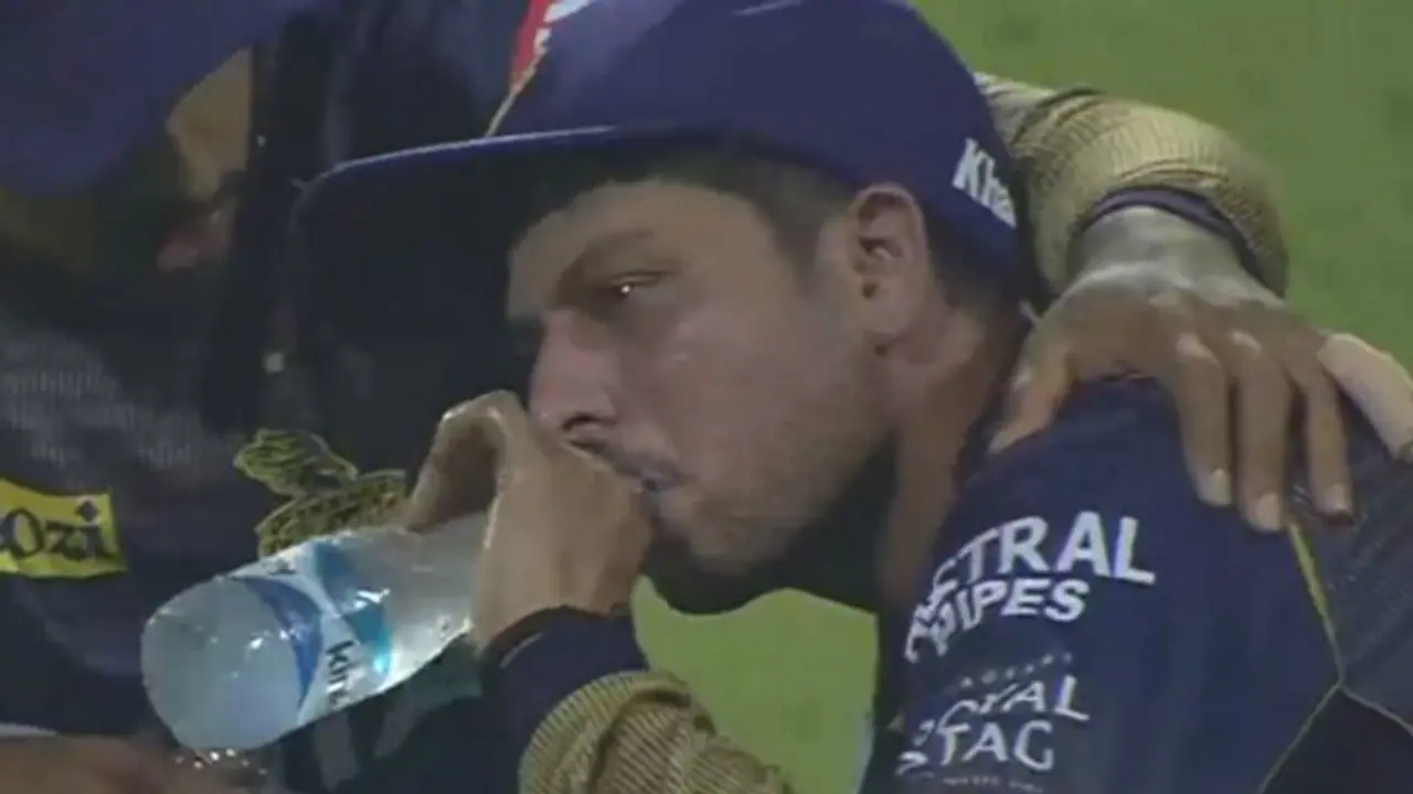 மொயின் அலி அடித்த அடியில் களத்துலயே கண்ணீர் விட்டு கதறி அழுத குல்தீப் மொயின் அலி அடித்த அடியில் களத்துலயே கண்ணீர் விட்டு கதறி அழுத குல்தீப்