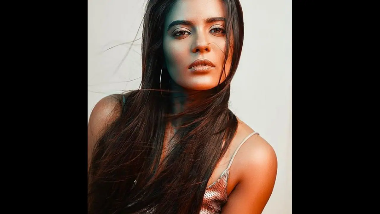 பிரபல நடிகை ஐஸ்வர்யா ராஜேஷின் தந்தை இவரா?... வைரலாகும் போட்டோ....! பிரபல நடிகை ஐஸ்வர்யா ராஜேஷின் தந்தை இவரா?... வைரலாகும் போட்டோ....!