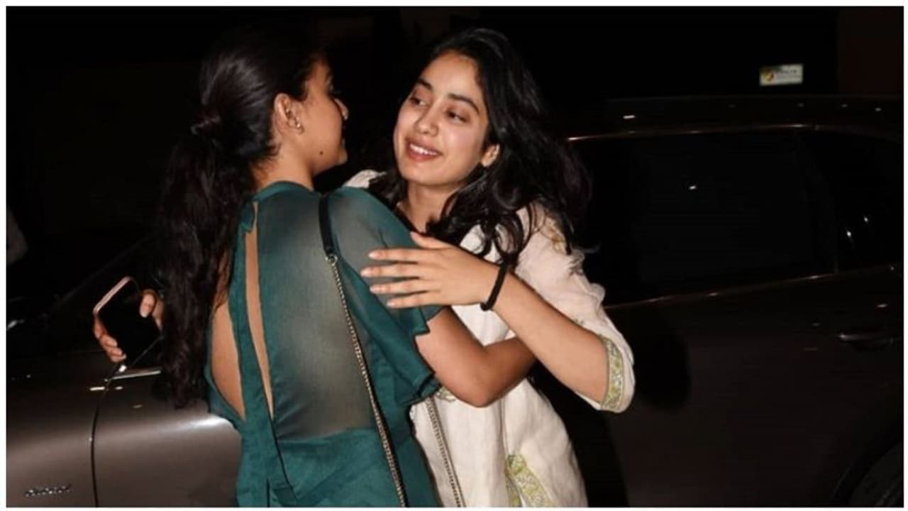 மும்பை பார்ட்டிகளில் தாராளமாகக் கலந்துகொள்ளும் கீர்த்தி சுரேஷ்...வைரலாகும் புகைப்படங்கள்... மும்பை பார்ட்டிகளில் தாராளமாகக் கலந்துகொள்ளும் கீர்த்தி சுரேஷ்...வைரலாகும் புகைப்படங்கள்...