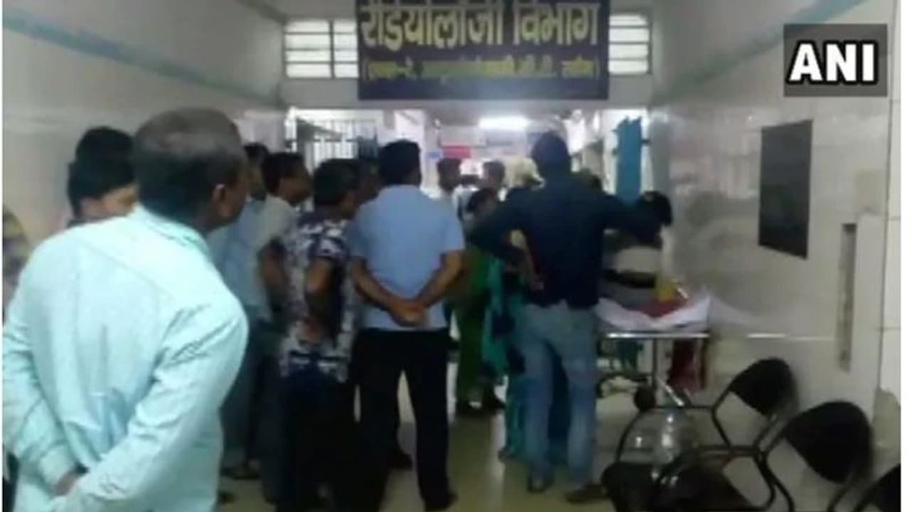 പീഡനം ചെറുത്തതിന് വിദ്യാര്ത്ഥിനിയുടെ മുഖത്ത് ആസിഡ് ഒഴിച്ചു പീഡനം ചെറുത്തതിന് വിദ്യാര്ത്ഥിനിയുടെ മുഖത്ത് ആസിഡ് ഒഴിച്ചു