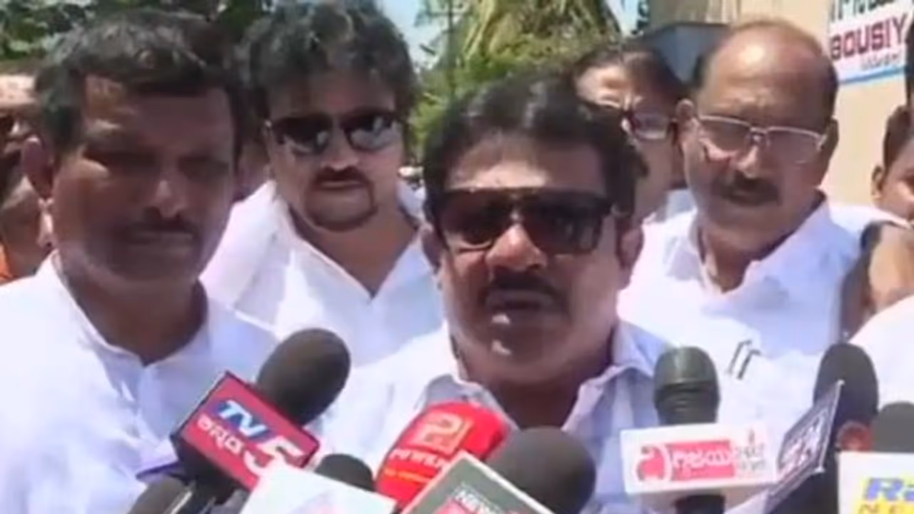 മോദിയുടെ മുഖം നന്നല്ല, അതുകൊണ്ടാണ് ഭാര്യ ഉപേക്ഷിച്ചത്: കർണ്ണാടക മന്ത്രി മോദിയുടെ മുഖം നന്നല്ല, അതുകൊണ്ടാണ് ഭാര്യ ഉപേക്ഷിച്ചത്: കർണ്ണാടക മന്ത്രി