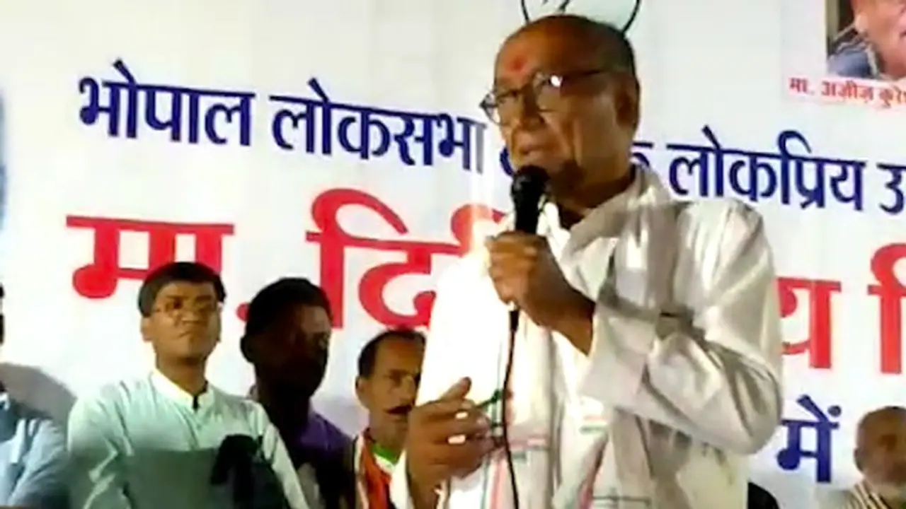 ...और मंच पर ही हो गई दिग्विजय सिंह पर 'सर्जिकल स्ट्राइक'