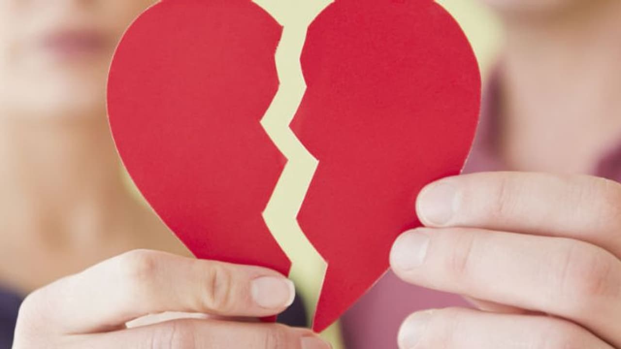 പ്രണയത്തകര്ച്ചയില് നിന്ന് കരകയറാന് വേണ്ടത് വെറും പത്ത് ദിവസം! പ്രണയത്തകര്ച്ചയില് നിന്ന് കരകയറാന് വേണ്ടത് വെറും പത്ത് ദിവസം!