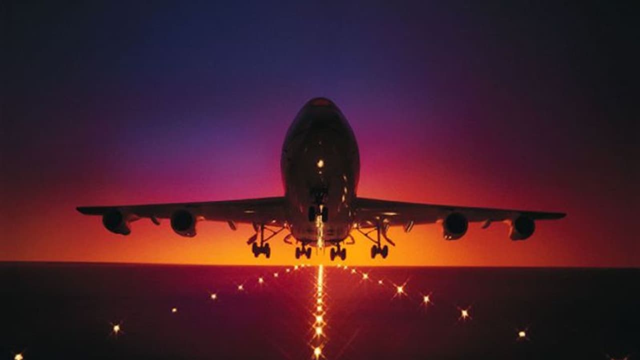 ഇന്ത്യയില്‍ 'പറക്കുന്നവരുടെ' എണ്ണം കൂടുന്നു; പുതിയ റൂട്ടുകളും ടിക്കറ്റിന് ഓഫറുകളും പ്രഖ്യാപിച്ച് ഇന്ത്യന്‍ വിമാനക്കമ്പനികള്‍